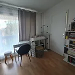Luminous Studio With Air Conditioning, Eiffel Tower View