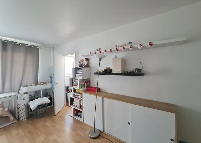 Luminous Studio With Air Conditioning, Eiffel Tower View