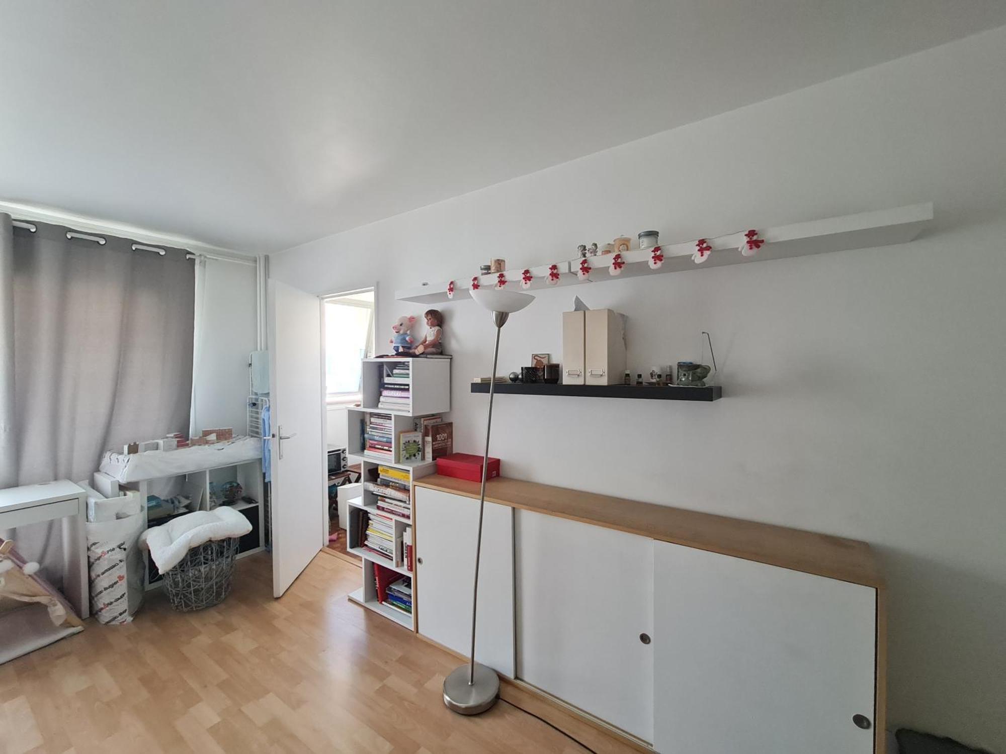 Luminous With Air Conditioning, Eiffel Tower View *